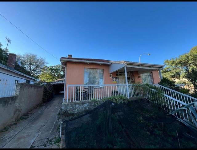 3 BEDROOM HOUSE FOR SALE IN BEZUIDENHOUT VALLEY